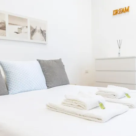 Bright And Elegant With Wifi Apartament Mediolan